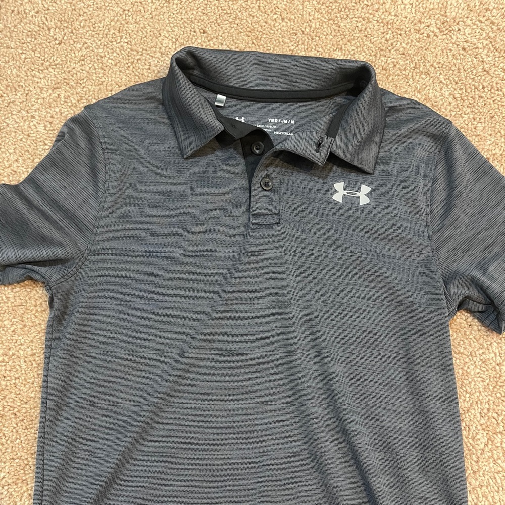 Boys Under Armour Performance Polo, Grey, Size M.